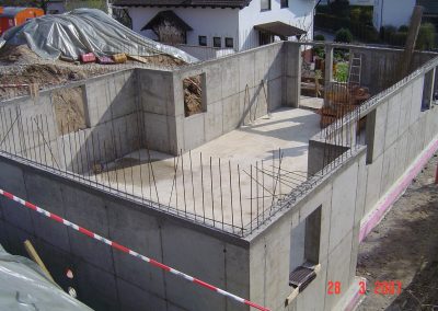 Kellerwände eines Einfamilienhauses Massiv geschalt aus Stahlbeton